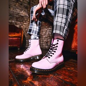 NWOB Dr. Doc Martens 1460 Pink Patent Leather Lace Up / Zip Combat Boots Winter